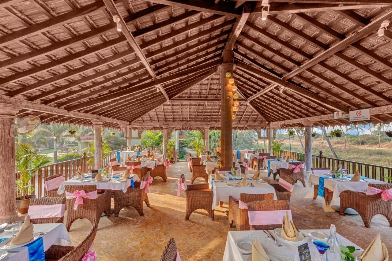 Club Mahindra Acacia Palms Hotel Colva Buitenkant foto