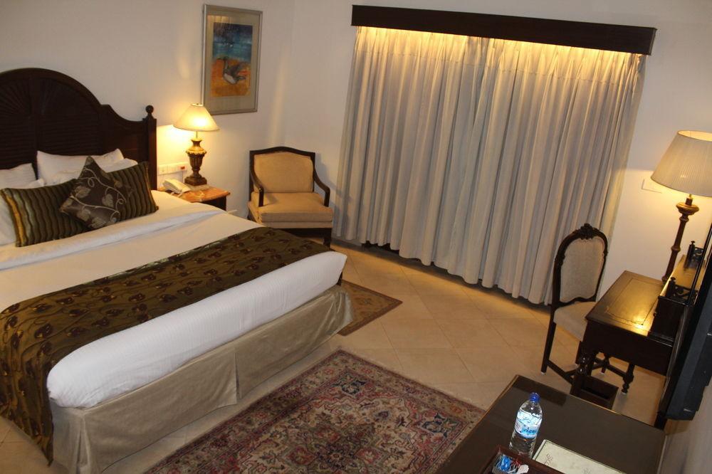 Club Mahindra Acacia Palms Hotel Colva Buitenkant foto